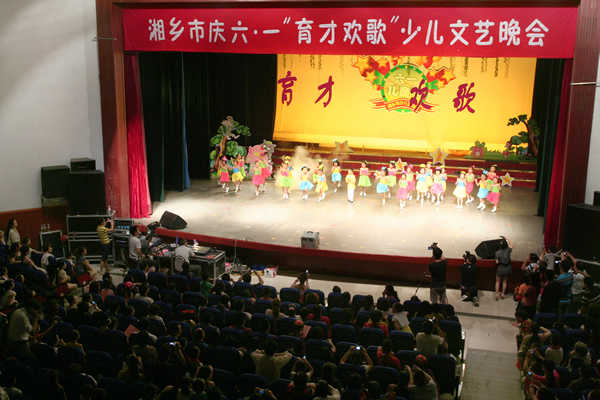 2011年六一晚会.jpg